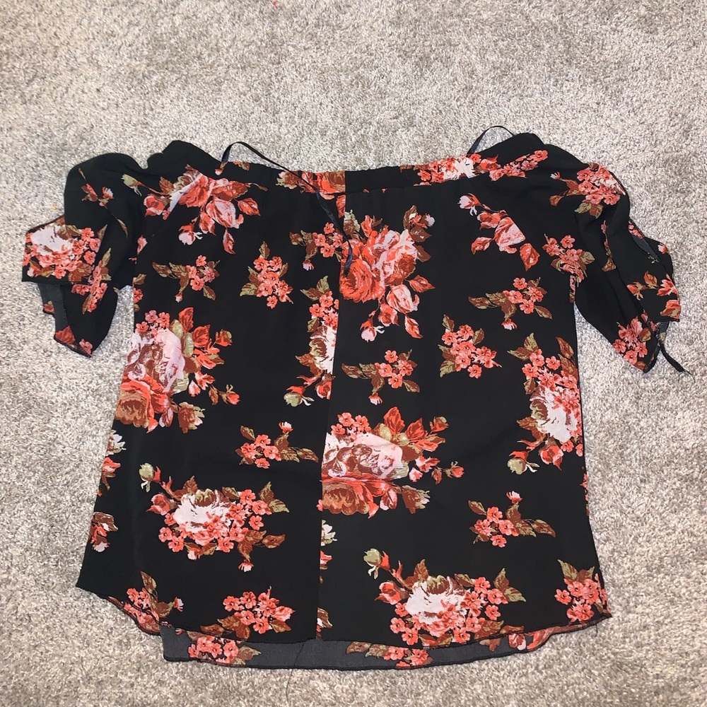 Love J Black & Red Floral Blouse size L - Picture 6 of 6